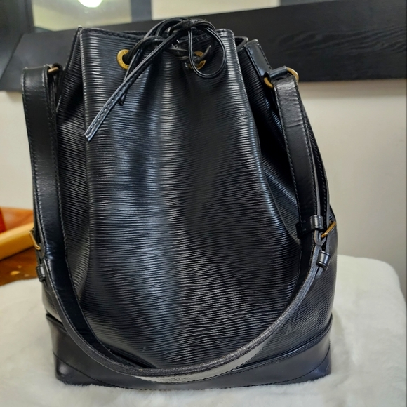 Louis Vuitton Handbags - Louis Vuitton Noe Bucket bag